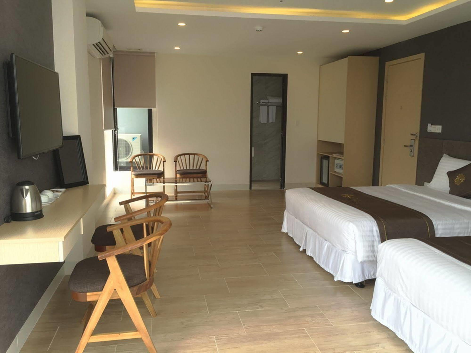 Daisy Hotel Nha Trang Exterior photo