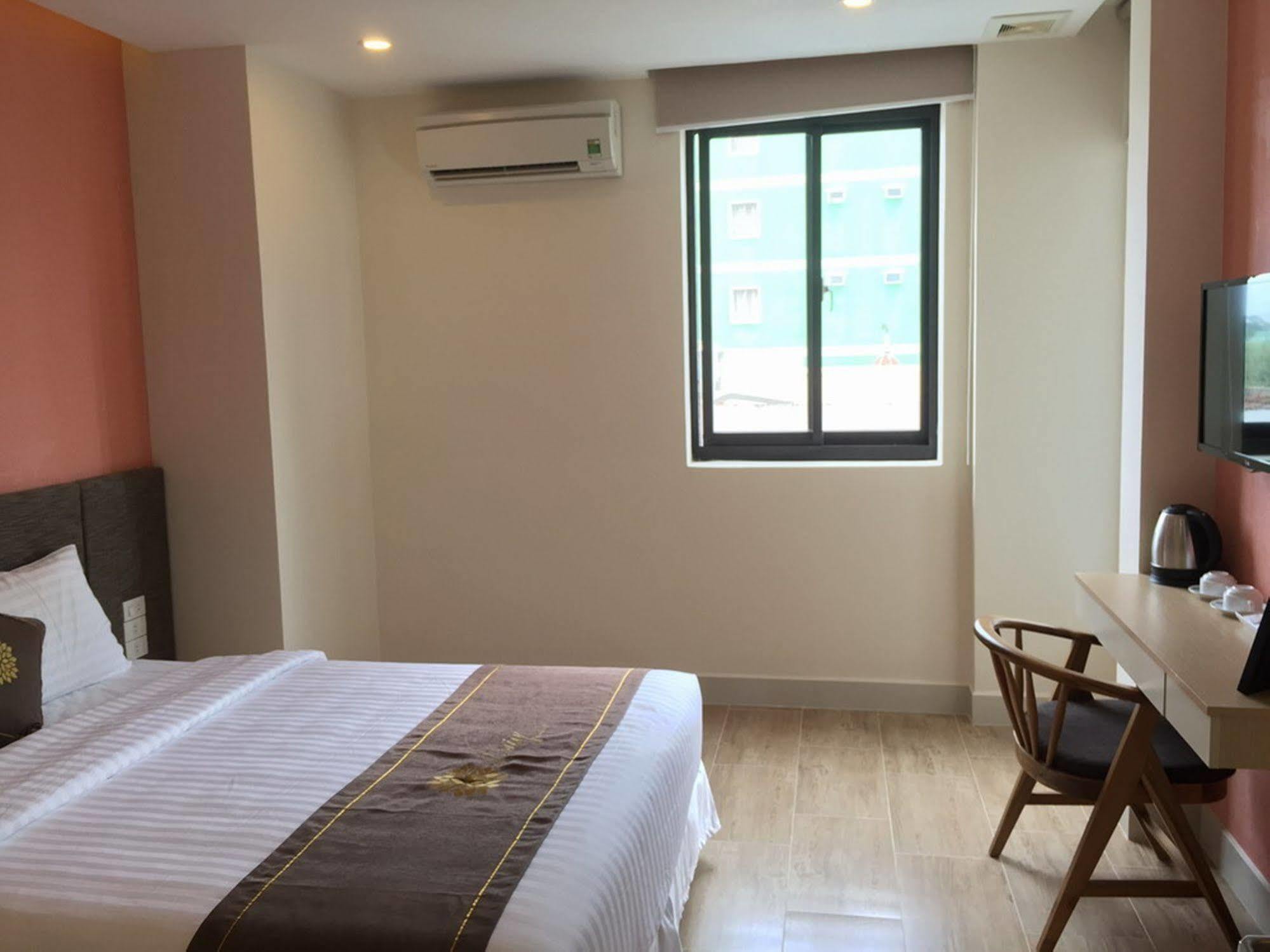 Daisy Hotel Nha Trang Exterior photo