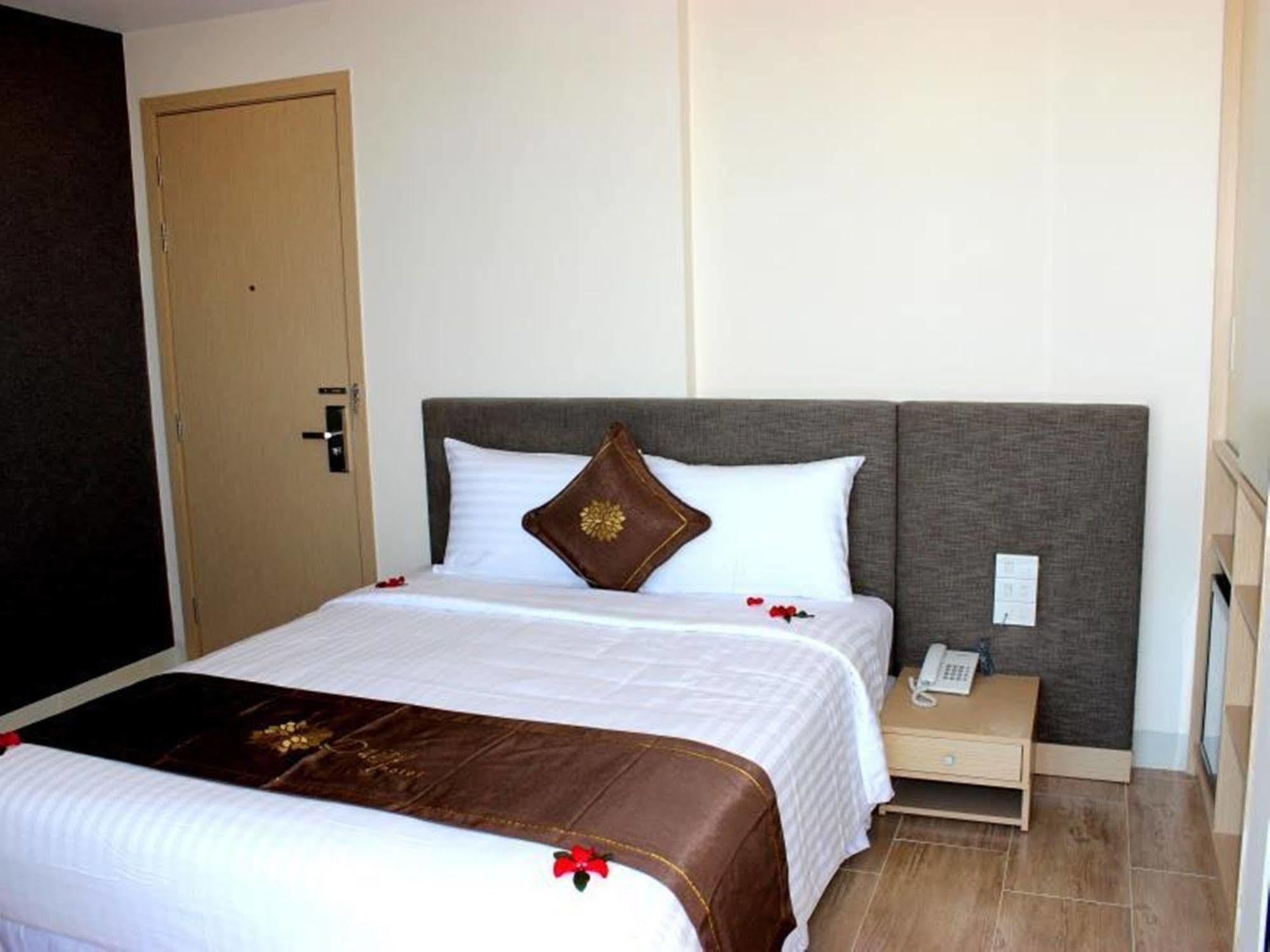 Daisy Hotel Nha Trang Exterior photo